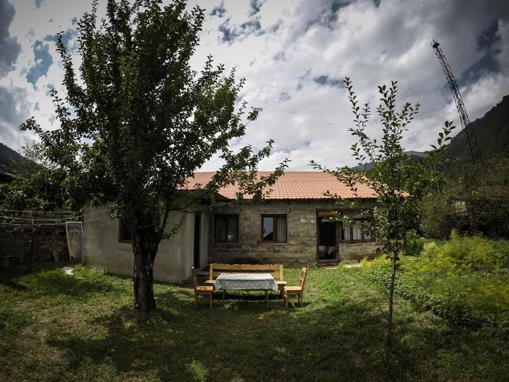 מסטיה Keti Pilpani Guesthouse מראה חיצוני תמונה